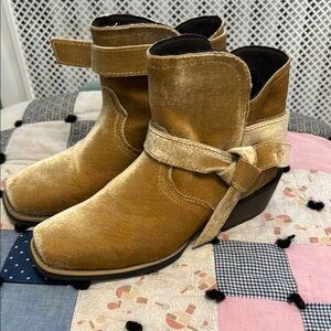 Velvet Justin Ankle Boots in Tan